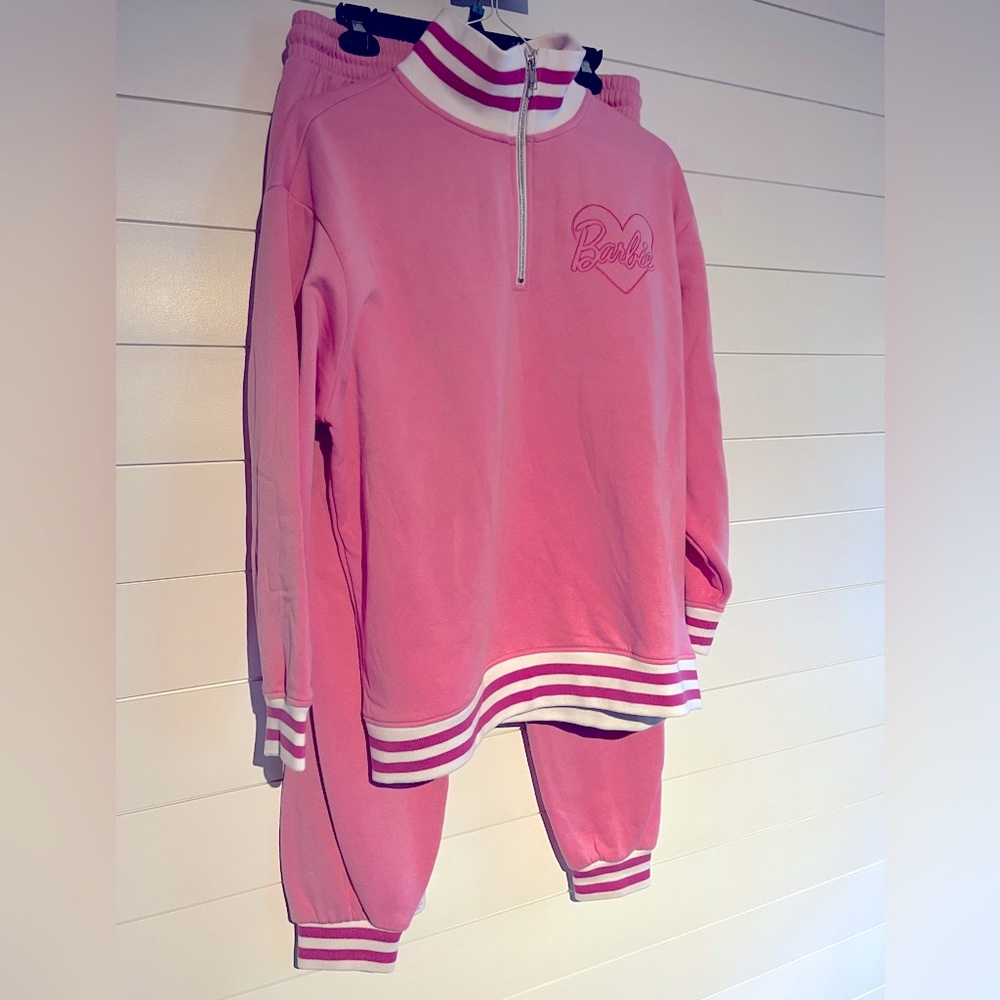 Women’s XL Pink Barbie Sweatsuit Quarter zip Top is NEW sweatpants worn 1x